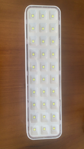 Luz de camping portátil de emergencia recargable LED de 30 piezas